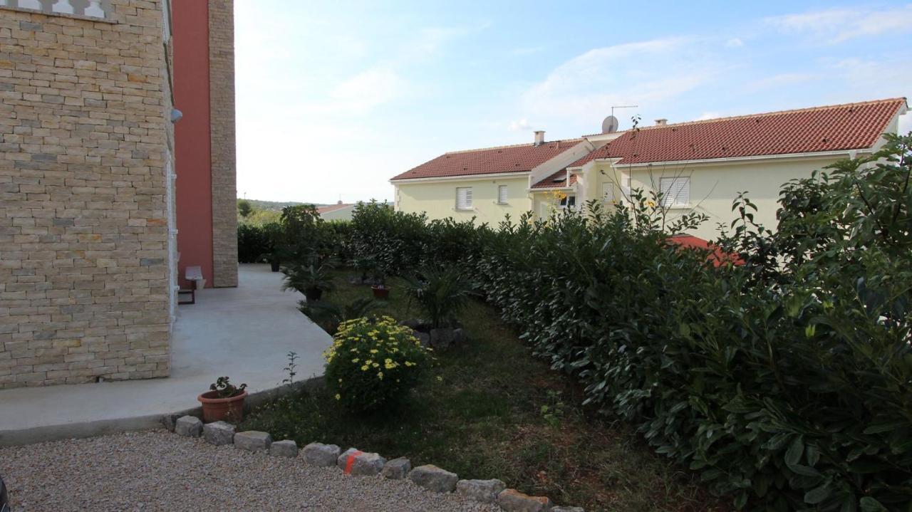 Apartments Jela Sveti Vid-Miholjice Exterior photo