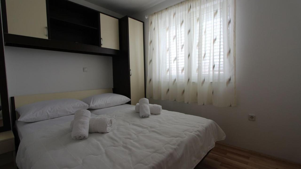 Apartments Jela Sveti Vid-Miholjice Exterior photo